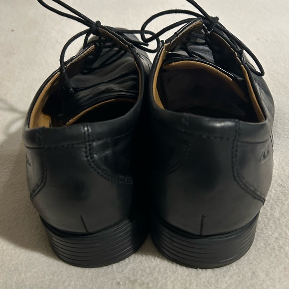 Clark’s men’s size 10.5 black dress shoes. - Picture 4 of 9